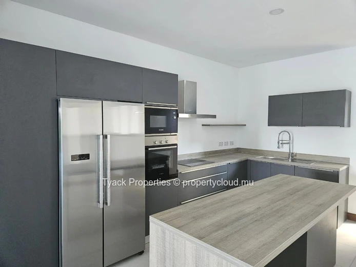 G+2 Apartment for Sale in Pointe Aux Cannoniers – Luxurious Ground Floor
