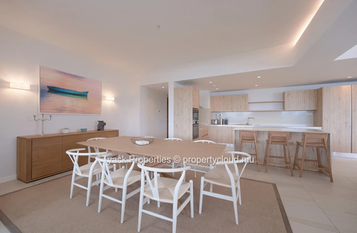 Apartment with Exceptional Lagoon Access