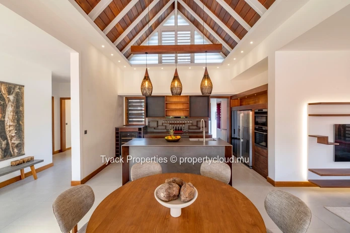 Villa de Luxe de 4 Chambres avec Jardin Privé à Proximité de Grand Baie