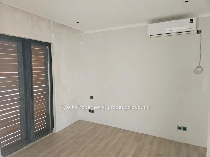 Elegant 2-Bedroom Villa with Pool & Office Space – Cap Malheureux