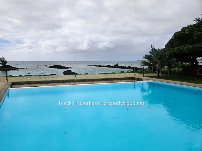 Penthouse en Bord de Mer avec Vue Imprenable – Pointe aux Biches