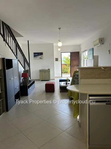 Duplex Moderne avec Jacuzzi à Vendre – 3 Chambres à Pointe aux Piments