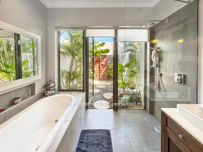 Luxury 3-Bedroom Villa with Private Pool – Balaclava