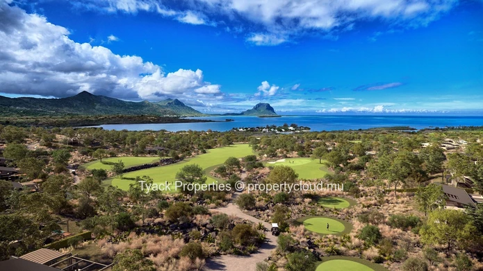 Villa de Luxe à Rivière Noire avec Vue sur le Golf et l'Océan – PDS