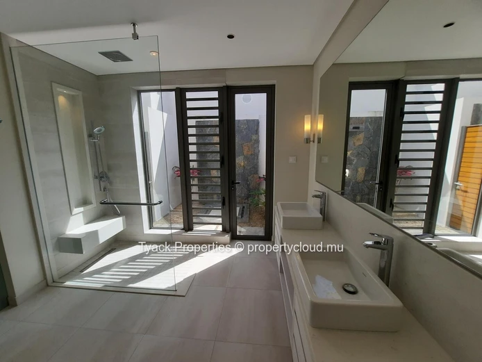For Rent – Villa Preuneuse, Anahita