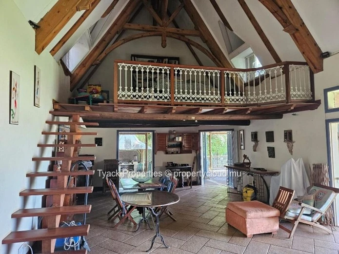 Villa en Bord de Mer à Vendre – Vue Panoramique et Élégance Côtière