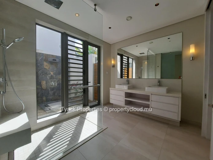 For Rent – Villa Preuneuse, Anahita