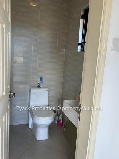 Duplex Moderne avec Jacuzzi à Vendre – 3 Chambres à Pointe aux Piments