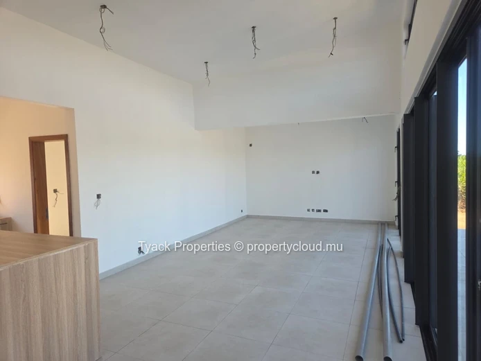 Newly Built 3-Bedroom Villa with Swimming Pool in Mont Mascal