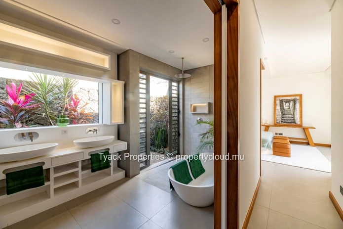 Villa Élégante de 3 Chambres avec Jardin Privé à Proximité de Grand Baie