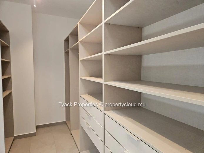 Penthouse in Belle Vue Harel – Luxurious 4-Bedroom Residence in Mauritius