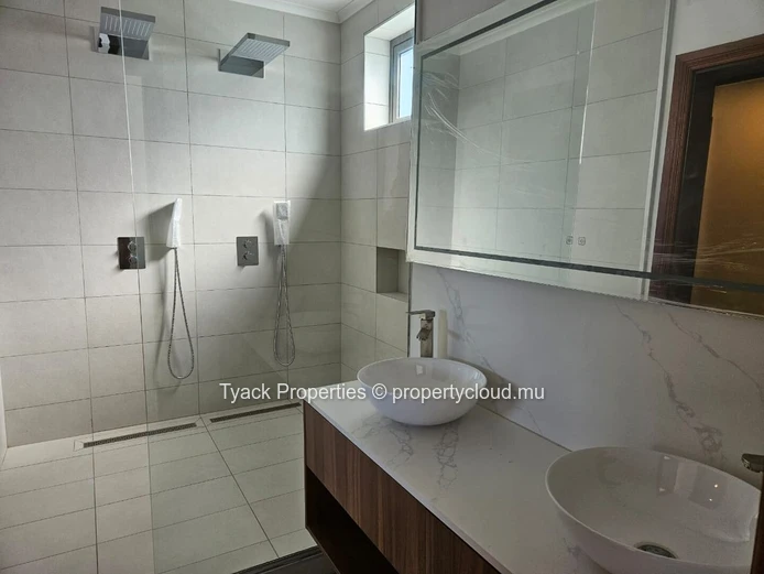 G+2 Apartment for Sale in Pointe Aux Cannoniers – Luxurious Ground Floor