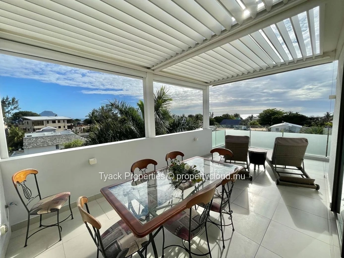Luxury R+2 Penthouse with Panoramic Lagoon & Mountain Views – Rivière Noire