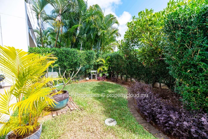 Furnished Townhouse with Sea View & Rooftop Terrace