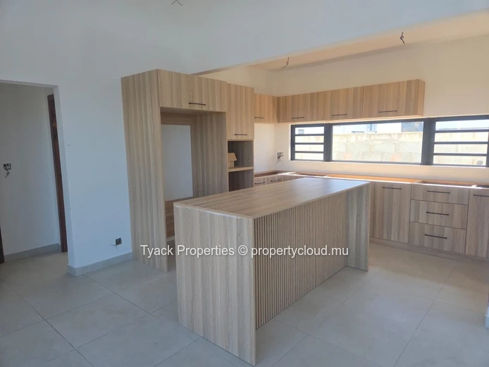 Newly Built 3-Bedroom Villa with Swimming Pool in Mont Mascal