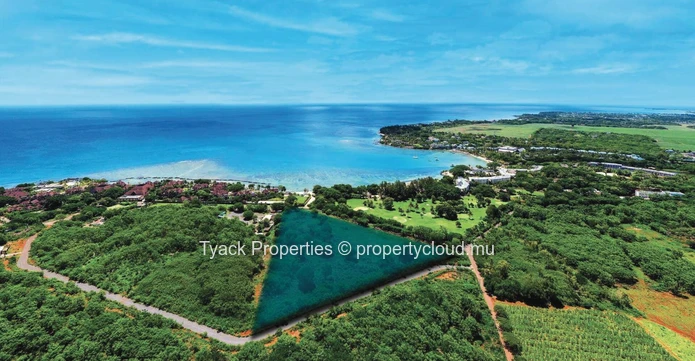 PDS Villa for Sale in Balaclava – Luxury Living by the Sea