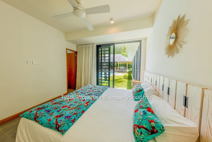 Luxury 4-Bedroom Villa with Concierge Services and Mountain Views – Rivière Noire