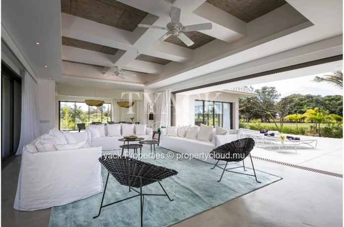 Luxurious Golfside Villa Retreat