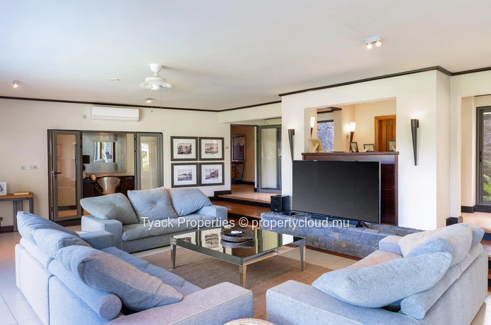 Villa LUNEA – Superbe Villa de 6 Chambres avec Accès Golf & Resort