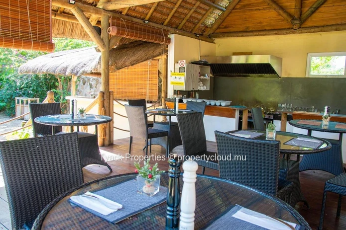 Maison d’Hôtes de 20 Chambres à Vendre à Péreybère
