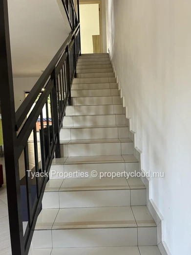 Duplex Moderne avec Jacuzzi à Vendre – 3 Chambres à Pointe aux Piments