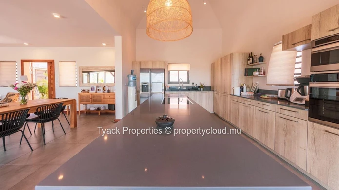 Villa de luxe de 4 chambres à vendre à Tamarin – Régime RES