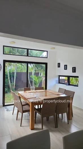 Villa Spacieuse 3 Chambres avec Piscine Privée – Côte Nord