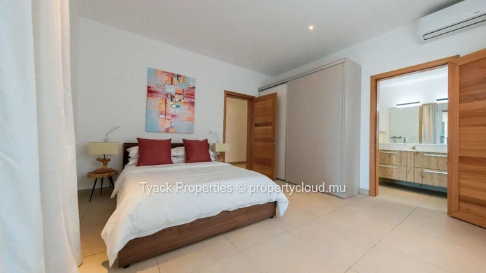 G+2 Apartment for Sale – Exclusive Waterfront Living on the West Coast