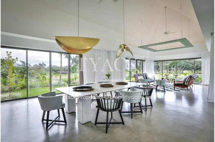 Luxurious Golfside Villa Retreat