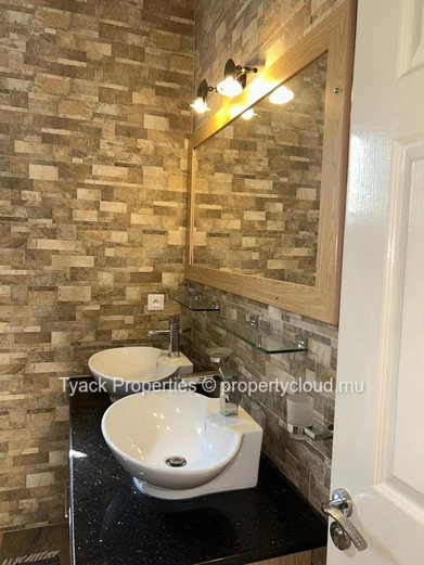 Villa RES de Charme à Vendre à Pointe aux Piments – 3 Chambres avec Piscine