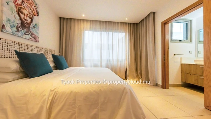 G+2 Apartment for Sale – Exclusive Waterfront Living on the West Coast