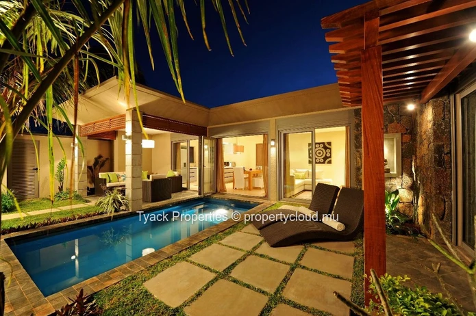 Elegant 3-Bedroom Villa with Private Pool for Sale – Grand Baie, Mauritius