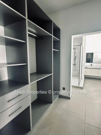 Penthouse Moderne avec Terrasse sur le Toit et Piscine – Pereybere