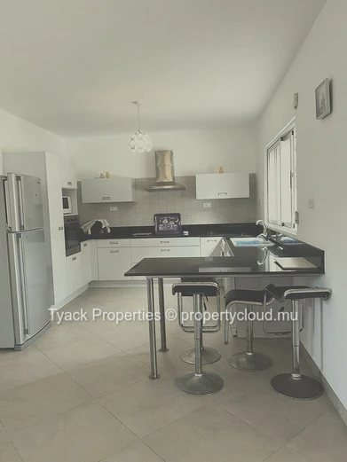 Villa RES de Charme à Vendre à Pointe aux Piments – 3 Chambres avec Piscine