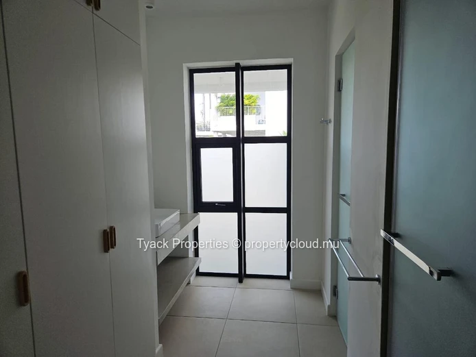 Villa 3 Chambres avec Jardin Privé & Accès Piscine – Pointe aux Canonniers