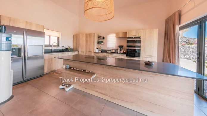 Villa de luxe de 4 chambres à vendre à Tamarin – Régime RES