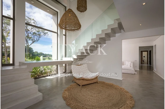 Luxurious Golfside Villa Retreat