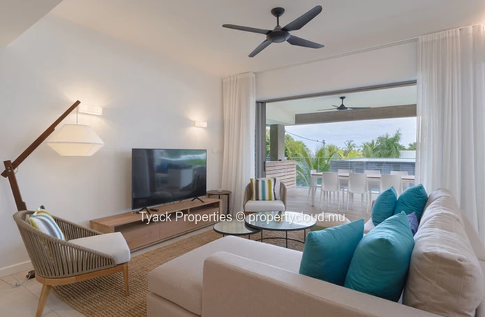 Apartment with Exceptional Lagoon Access