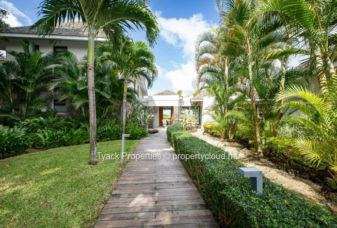 Solaia Breeze Villa – Anahita