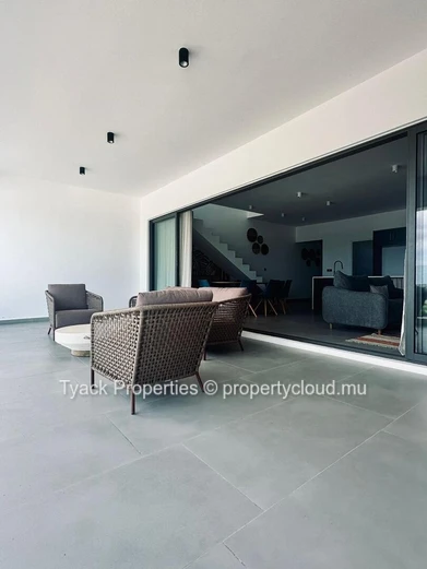Penthouse Moderne avec Terrasse sur le Toit et Piscine – Pereybere
