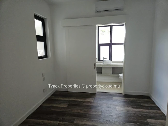 Villa 3 Chambres avec Jardin Privé & Accès Piscine – Pointe aux Canonniers