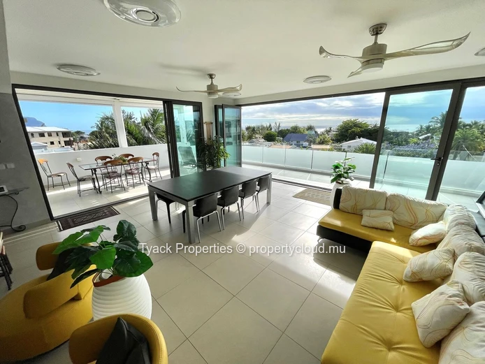 Luxury R+2 Penthouse with Panoramic Lagoon & Mountain Views – Rivière Noire
