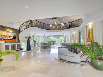 5 Bedroom Villa