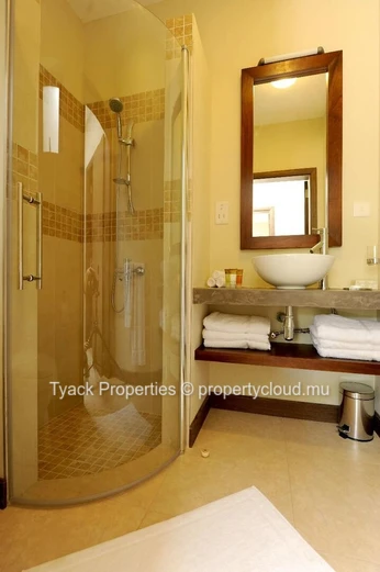 Elegant 3-Bedroom Villa with Private Pool for Sale – Grand Baie, Mauritius