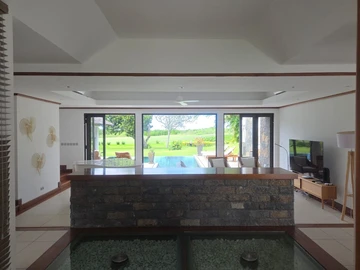 5 Bedroom Villa