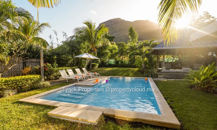 Villa RES à Vendre – Luxe et Nature Réunies, Rivière Noire