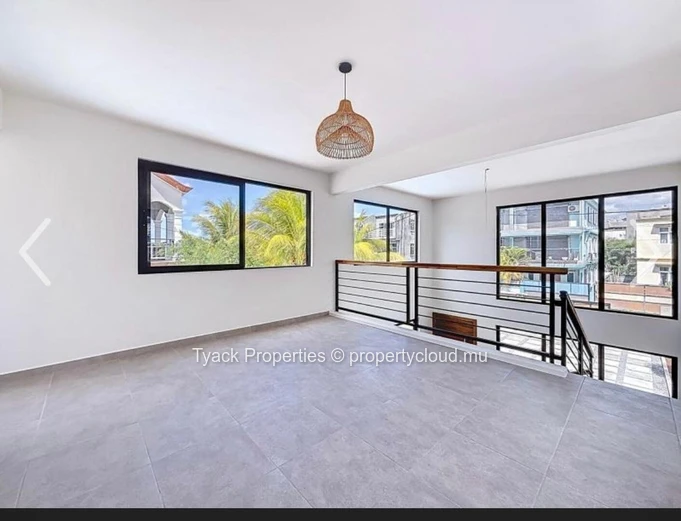 Modern 3-Bedroom Villa with Pool for Sale in Péreybère