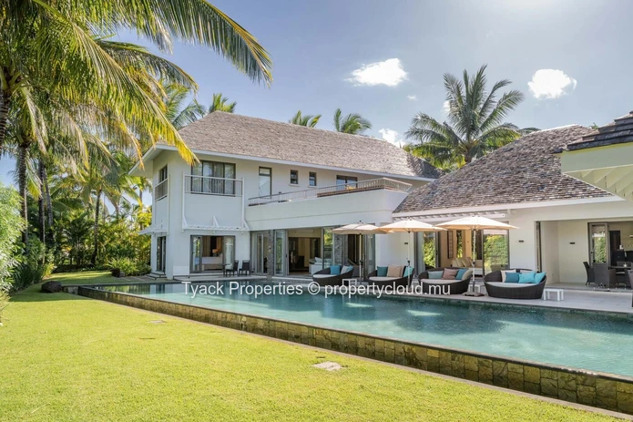 Villa LUNEA – Superbe Villa de 6 Chambres avec Accès Golf & Resort