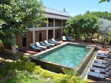 20 Bedroom Hotel
