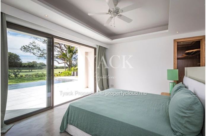 Luxurious Golfside Villa Retreat